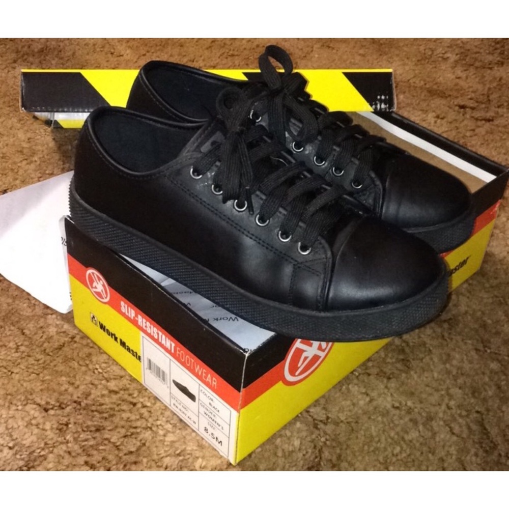 Non slip work shoes